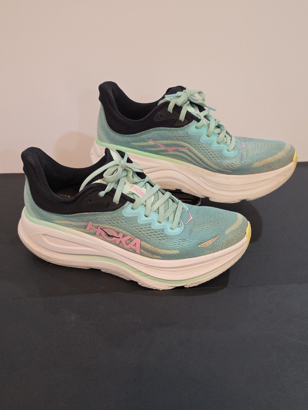 Hoka Bondi 9 Women's Mint Green and Black Shoes with Pink Logo Size 9.5